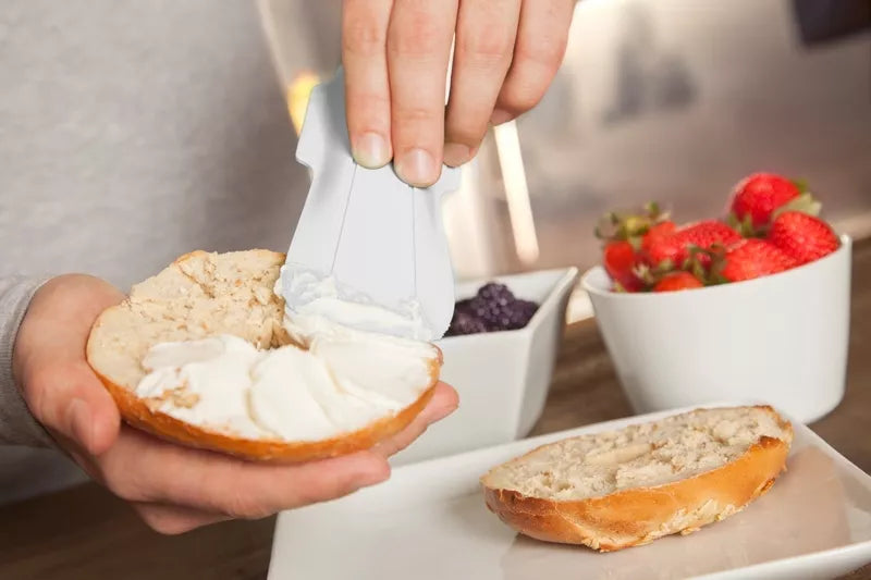 "Quirky Scoop" - matavimo šaukštas ir tepimo peilis (baltas)
