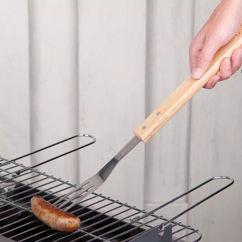 BBQ - kepimui ant grotelių reikalinga 41 cm ilgio šakutė su medine rankena