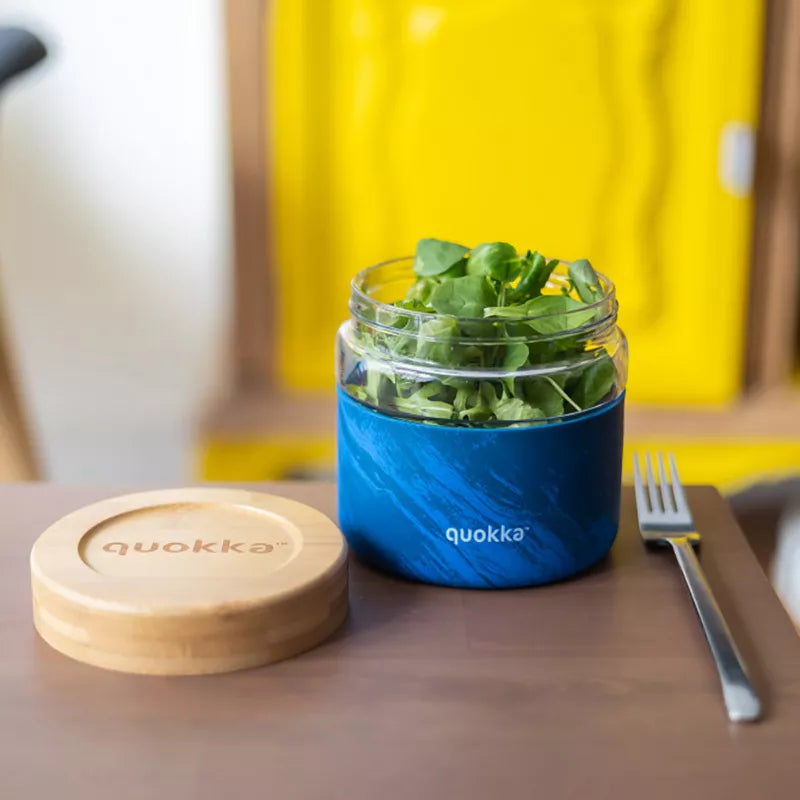 "Quokka Deli Food Jar" - stiklinis maisto indas / pietų dėžutė 820 ml (medžio tekstūra)